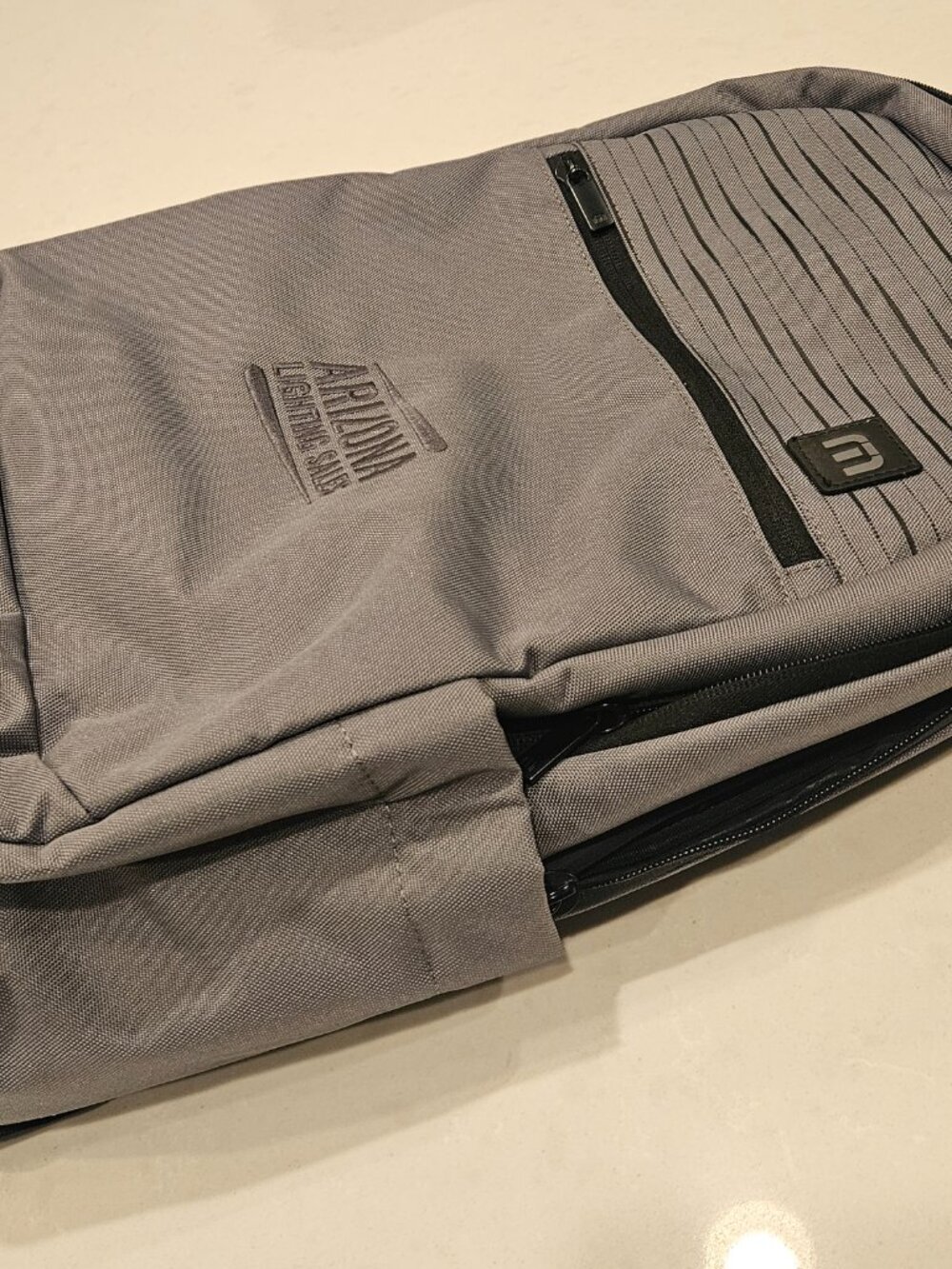 NWT Travis Mathew Travel Golf Padded Laptop Backpack - Gray - Picture 2 of 5